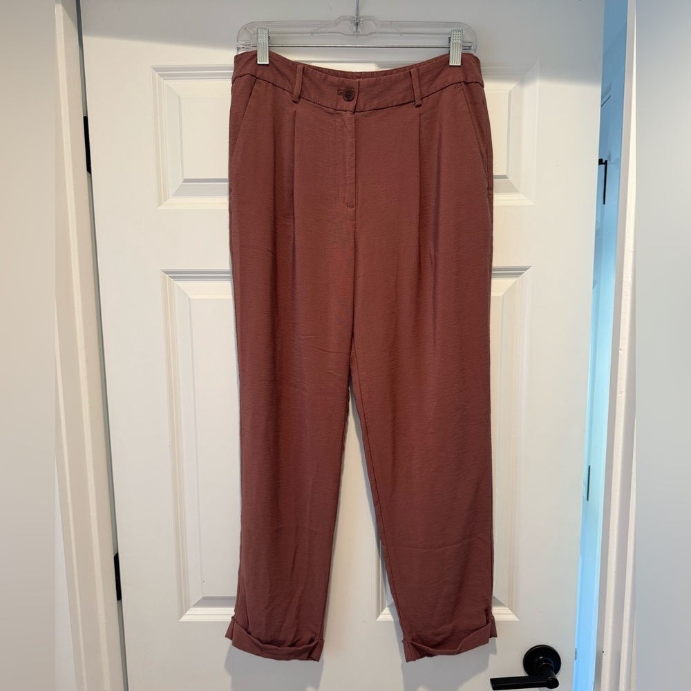 LOFT Tapered Leg Pants in Taupe/Brown - Size 6